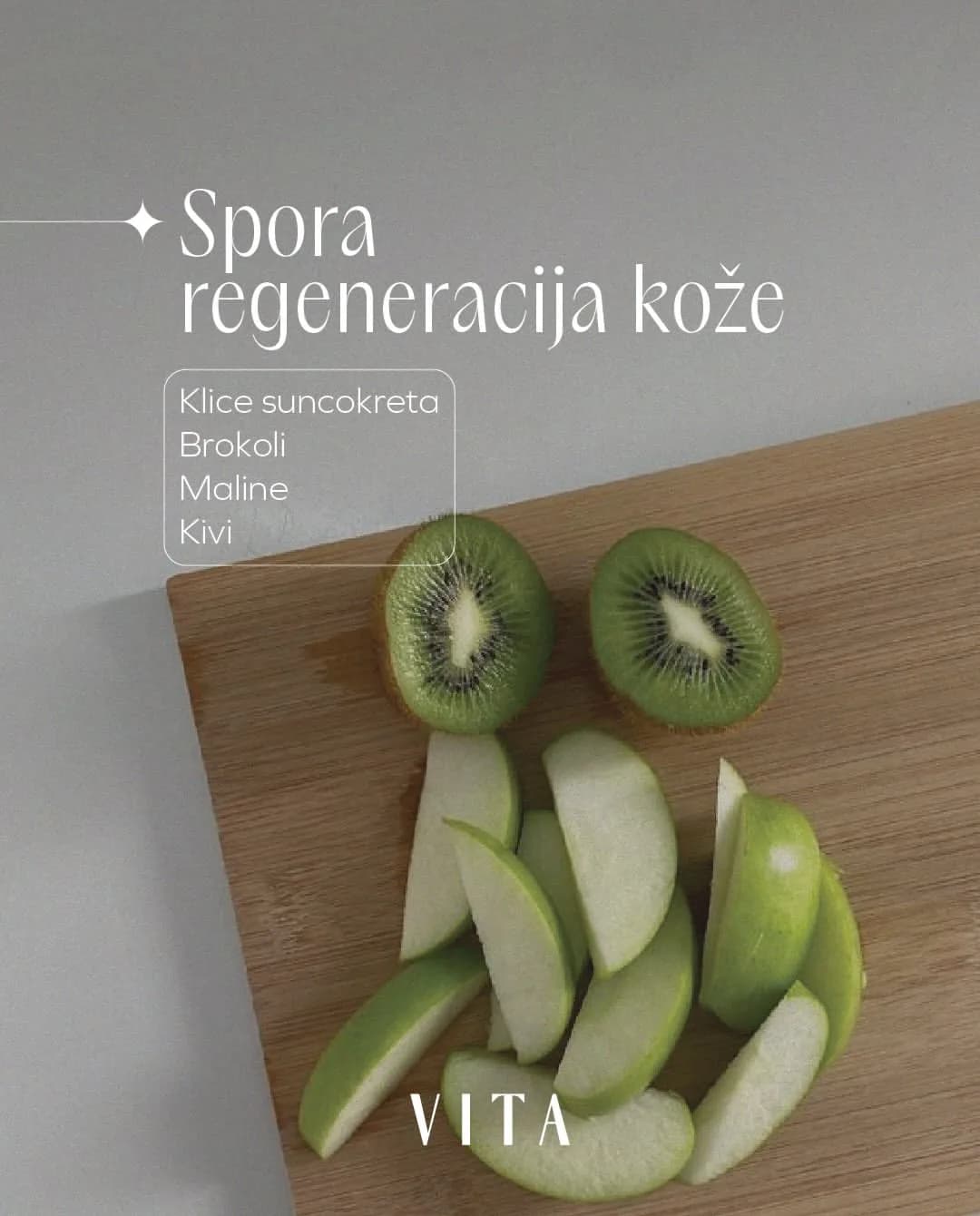 Komadići jabuke i kivija na dasci za sečenje.