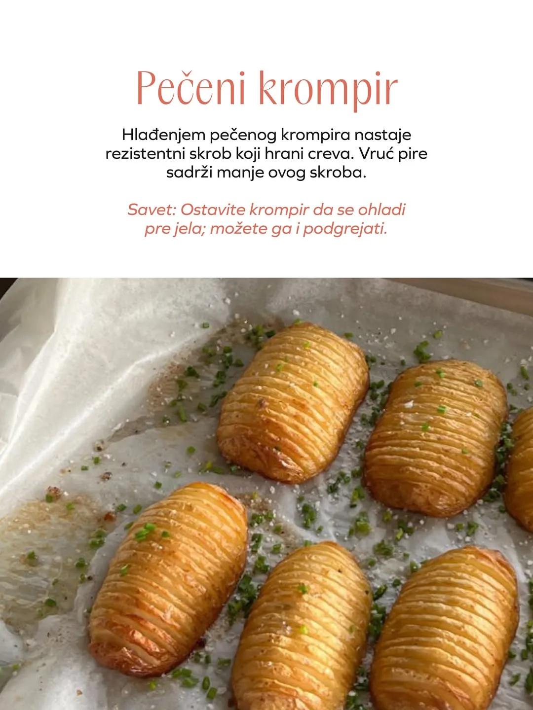 pečeni krompir na pek papiru u tepsiji