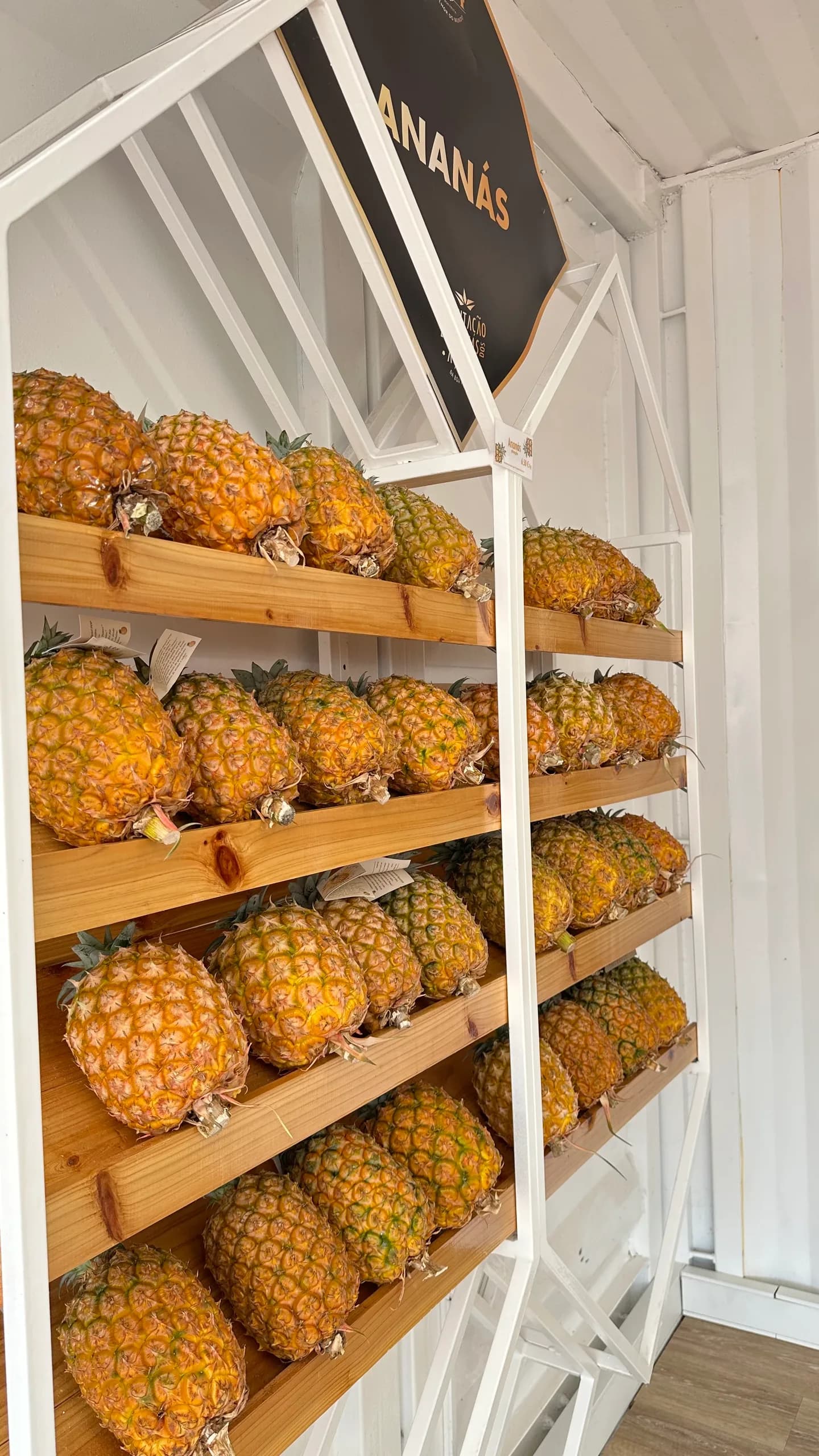 Ako želite zreo ananas, proverite njegove listove: list iz sredine lako se izvlači kada je ananas zreo, a teže ako nije